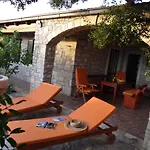 Stone House San Pelegrin * 尼亚卢卡